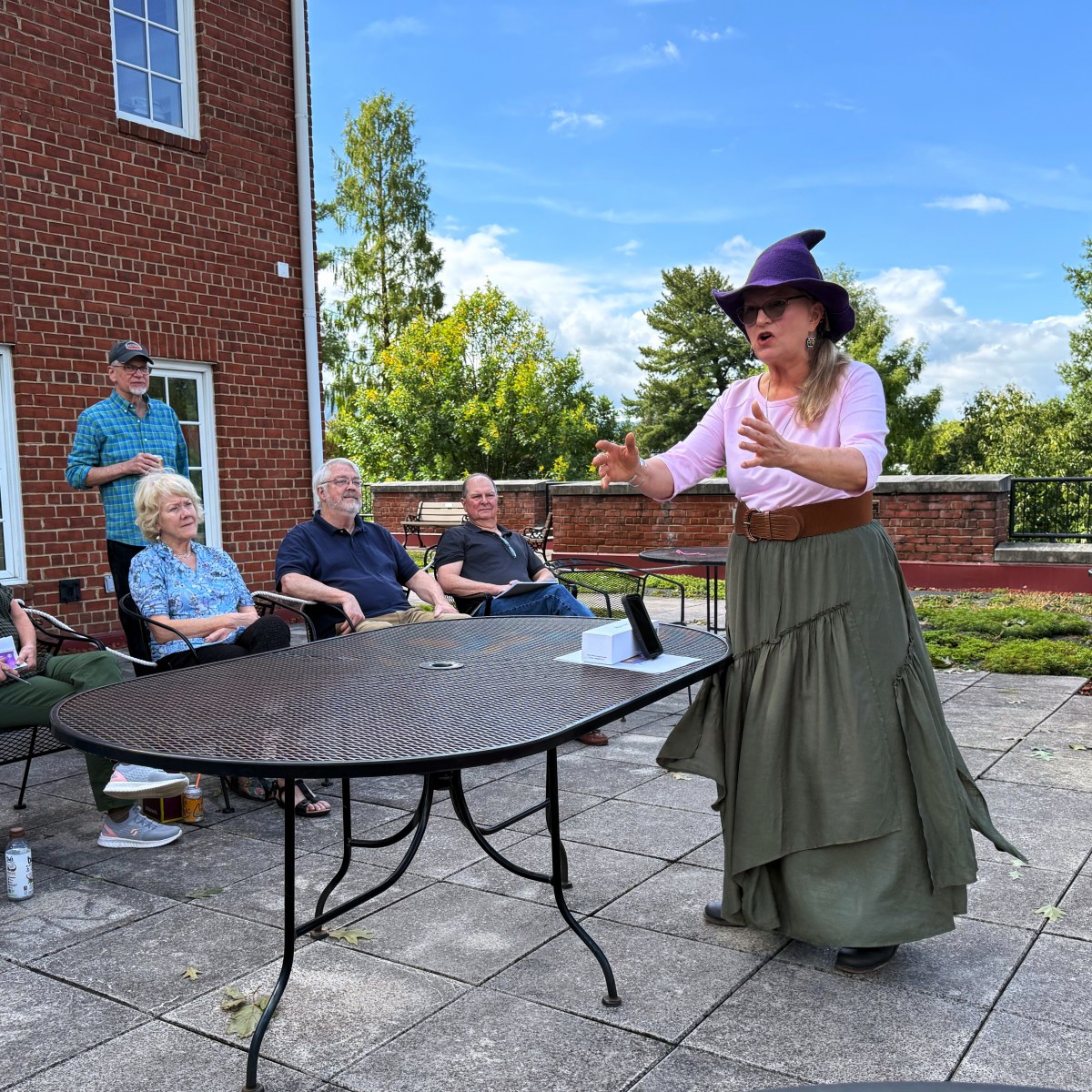 Tall tales take center stage at Floyd liars' contest